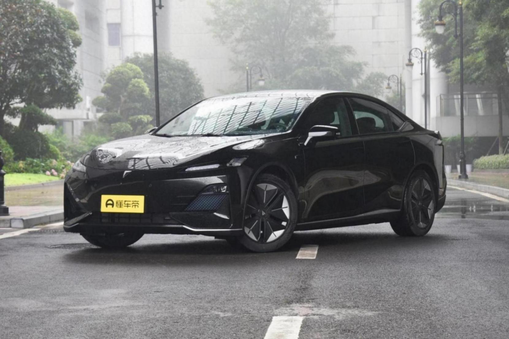 限時14.69萬起,純電中型車,無框門+大尾廂,深藍SL03新款上市