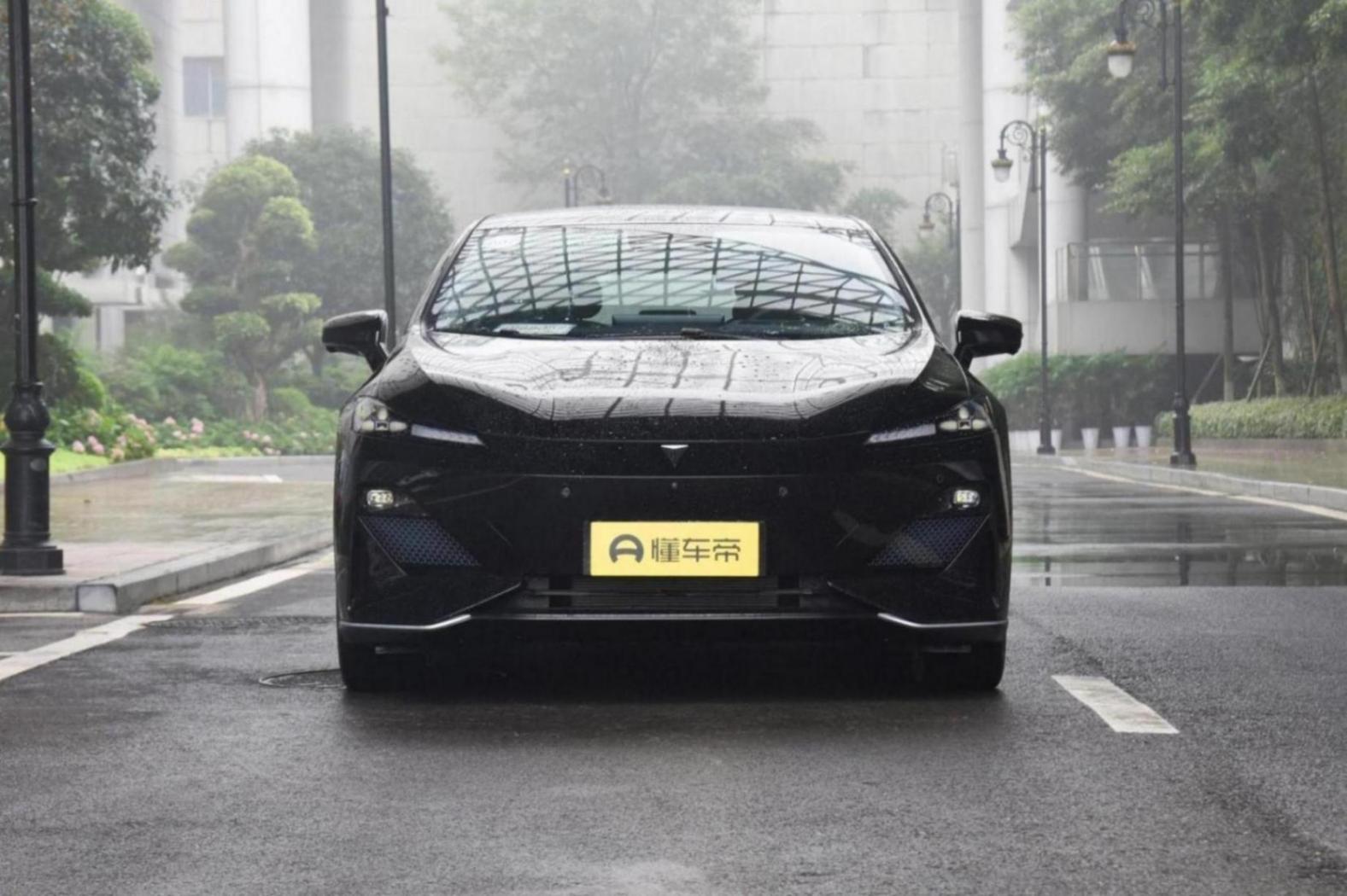 限時14.69萬起,純電中型車,無框門+大尾廂,深藍SL03新款上市