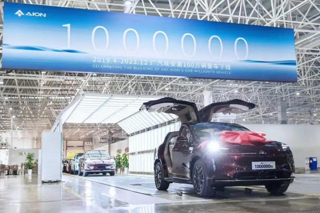問界M9引爆汽車產業競爭,廣州、重慶誰是GDP“第四城”?