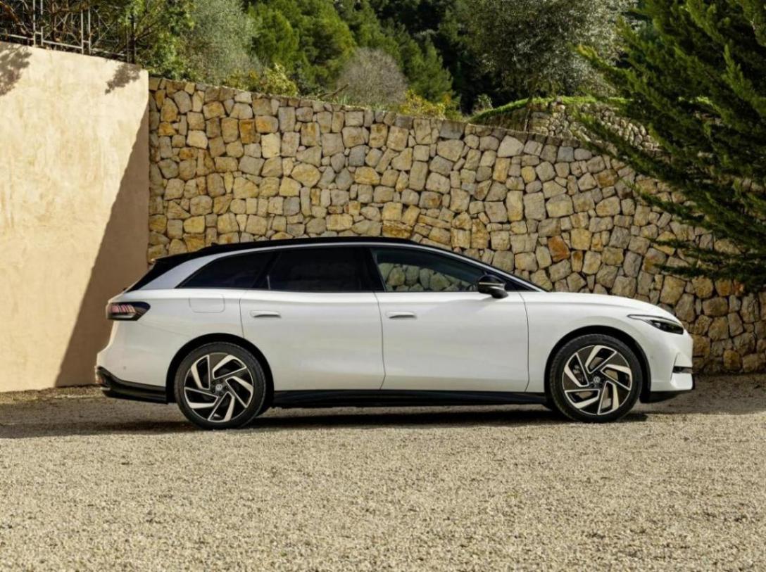 論顏值,還得是旅行車!大眾ID.7 Tourer官圖發(fā)布,純電續(xù)航685km
