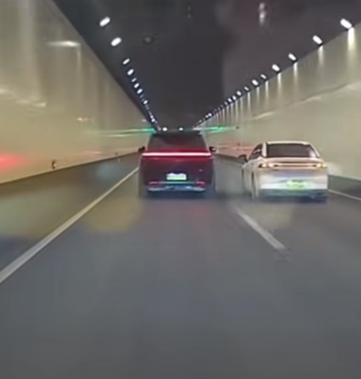 汽車隧道內突然開車門 疑惡意別車