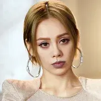 寧靜看紀凌塵演戲笑了
