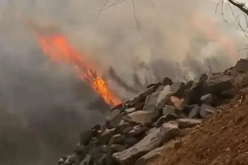 雅江山火撲救難度較大