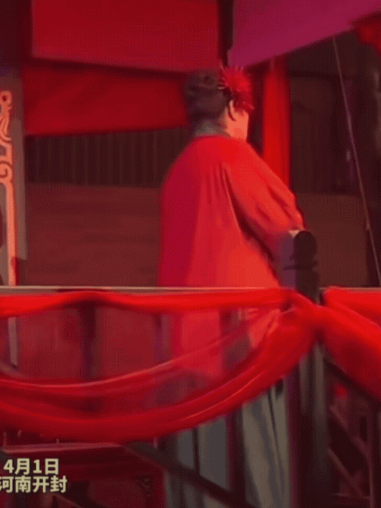 王婆的煩惱:現在上臺心里有負擔
