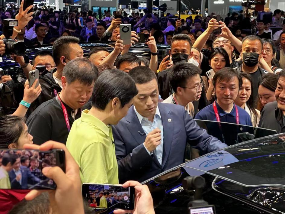 周鴻祎點贊換電稱蔚來或成儲能公司 蔚來迎來美港股雙雙大漲