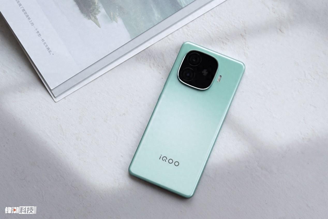6000mAh 竟能如此輕薄,iQOO Z9 Turbo評測