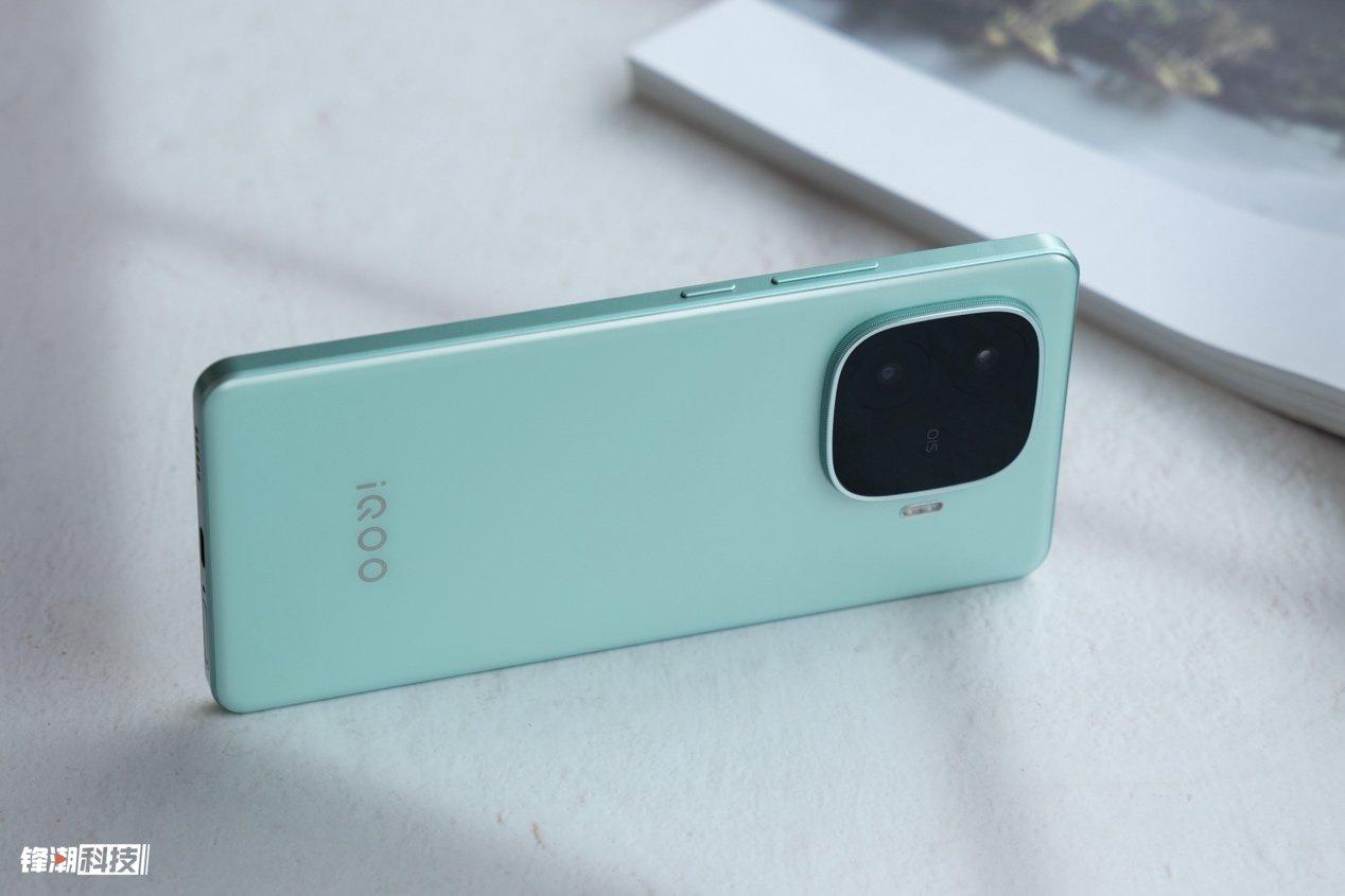 6000mAh 竟能如此輕薄,iQOO Z9 Turbo評測