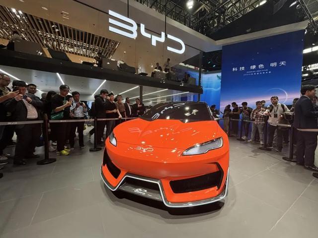 2024北京車展:比亞迪新車9連發,展臺被國際友人擠爆了