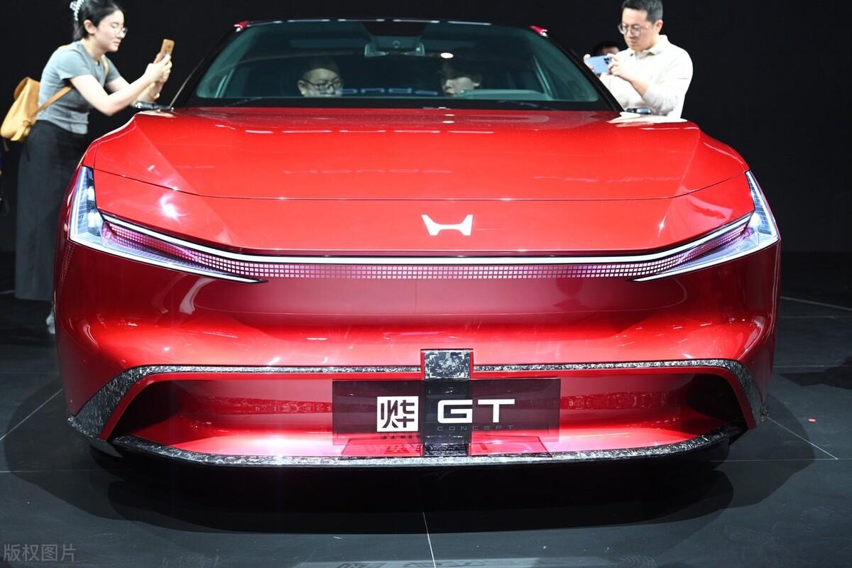 本田新篇章開啟?五屏革新+新車標,能否引領潮流,改品牌命運?