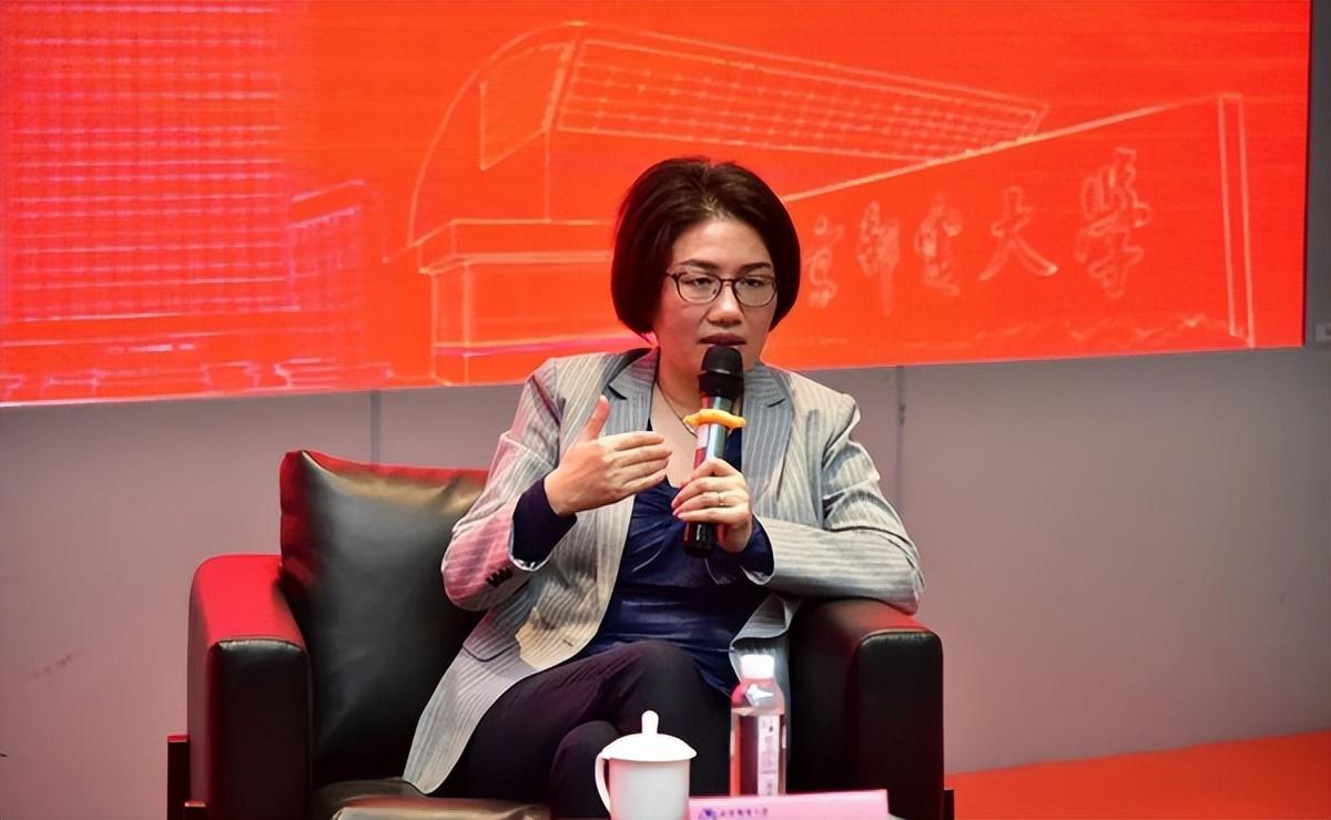 一個(gè)樸素的女孩來(lái)到華為,23年后,她成了華為的大功臣