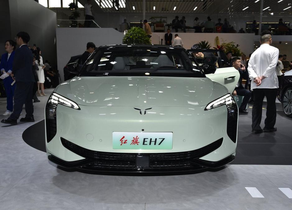 紅旗新能源推出新車,EH7續(xù)航可達(dá)800km,價(jià)格跟小米SU7接近