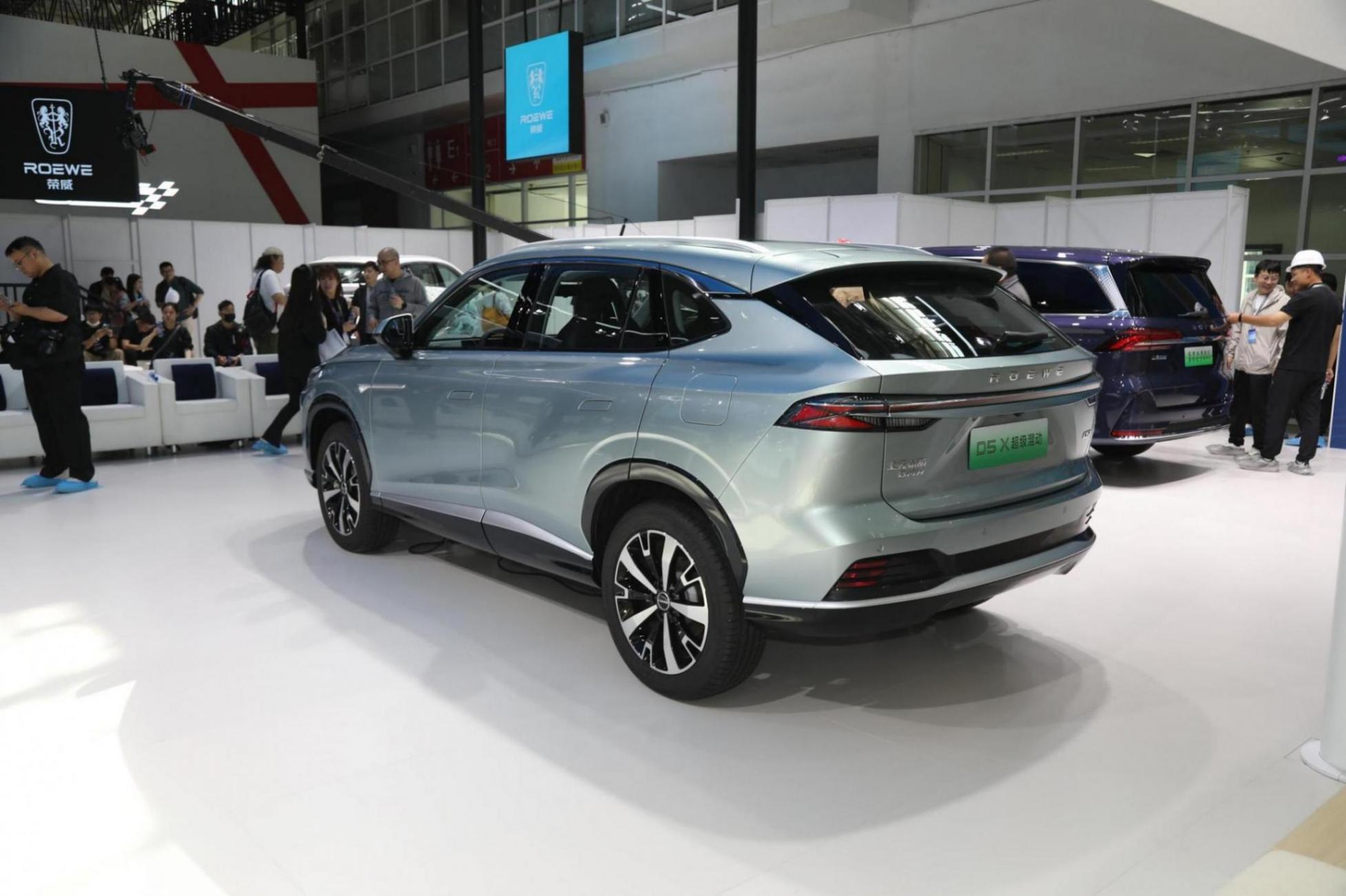 榮威D5X DMH,共有四款配置車型,續航1300km,預售價11.98萬起