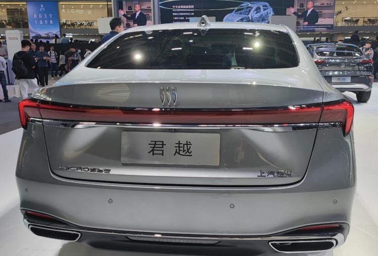 實拍2024款別克君越,外觀辨識度高,軸距2905mm,全系9AT