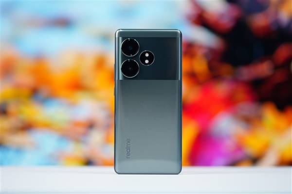 真我GT Neo6發布,與同為新生代性能旗艦的紅米、IQOO,誰更猛?