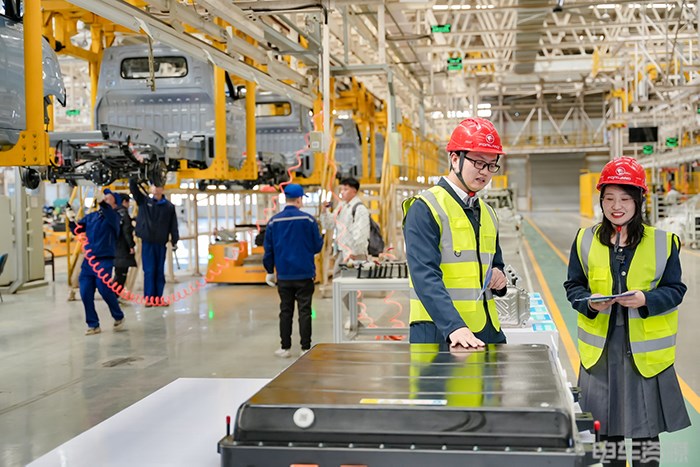 時代汽車首款半固態電池卡車線上發布 引領商用車新能源轉型新浪潮 時代汽車首款半固態電池卡車線上發布 引領商用車新能源轉型新浪潮