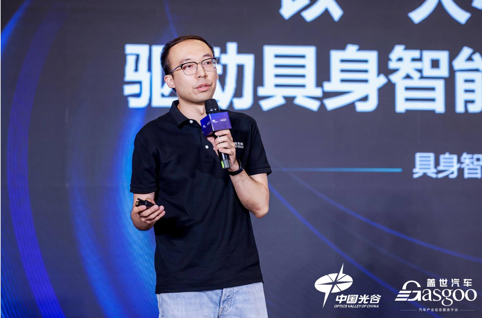 跨維智能:以“大小腦+感知”驅動多形態機器人商業化落地 跨維智能:以“大小腦+感知”驅動多形態機器人商業化落地