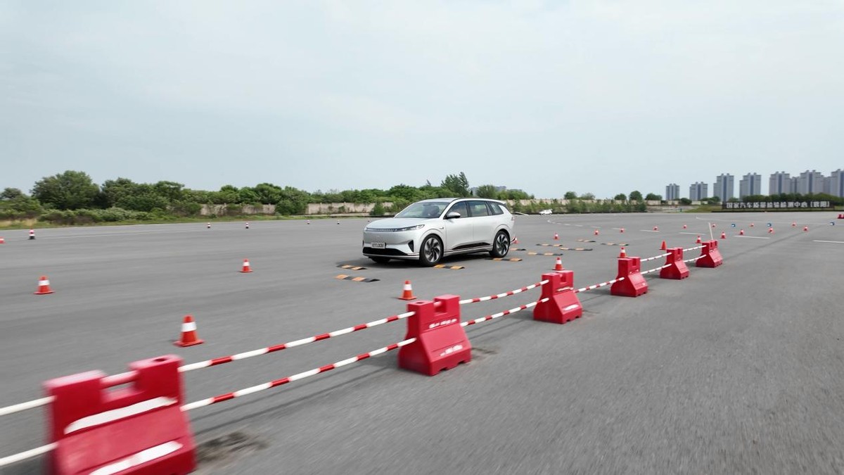 車長超5米的大型SUV也有操控?深度試駕東風奕派eπ008