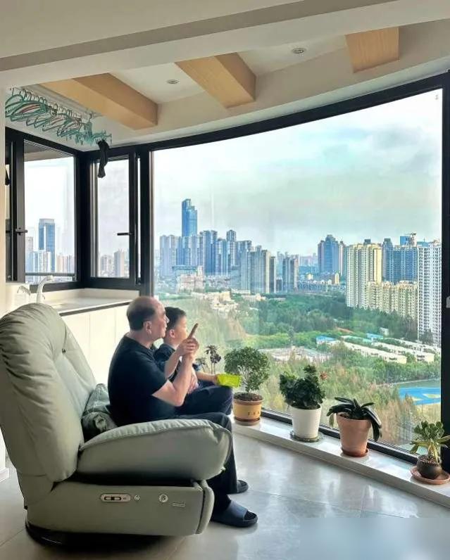 長沙一戶119㎡新房裝修成果,無主燈+灰色磚,中年人的懶人福音