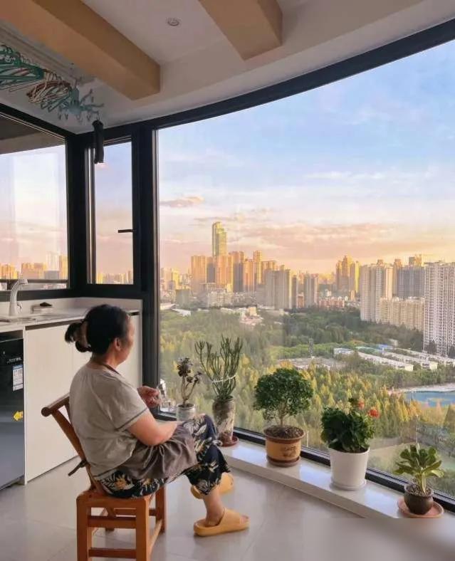長沙一戶119㎡新房裝修成果,無主燈+灰色磚,中年人的懶人福音