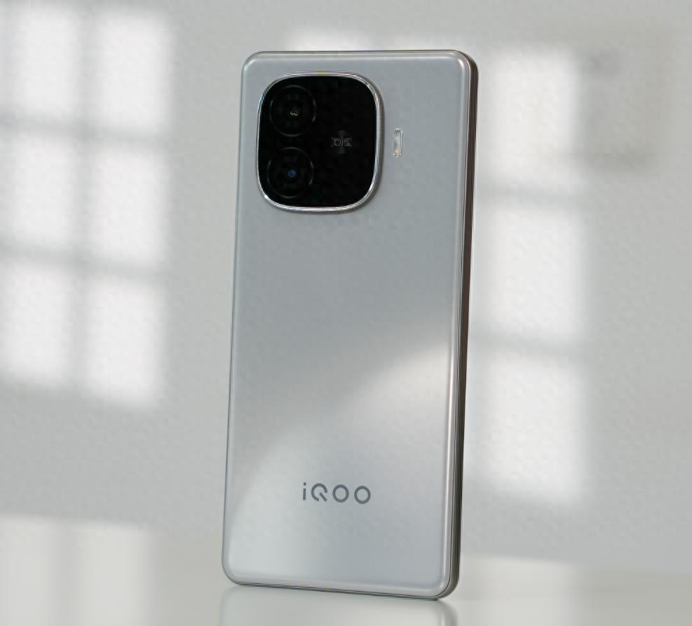 iQOO果斷清倉,天璣9300+6400mAh+3840Hz,256GB才賣1614元