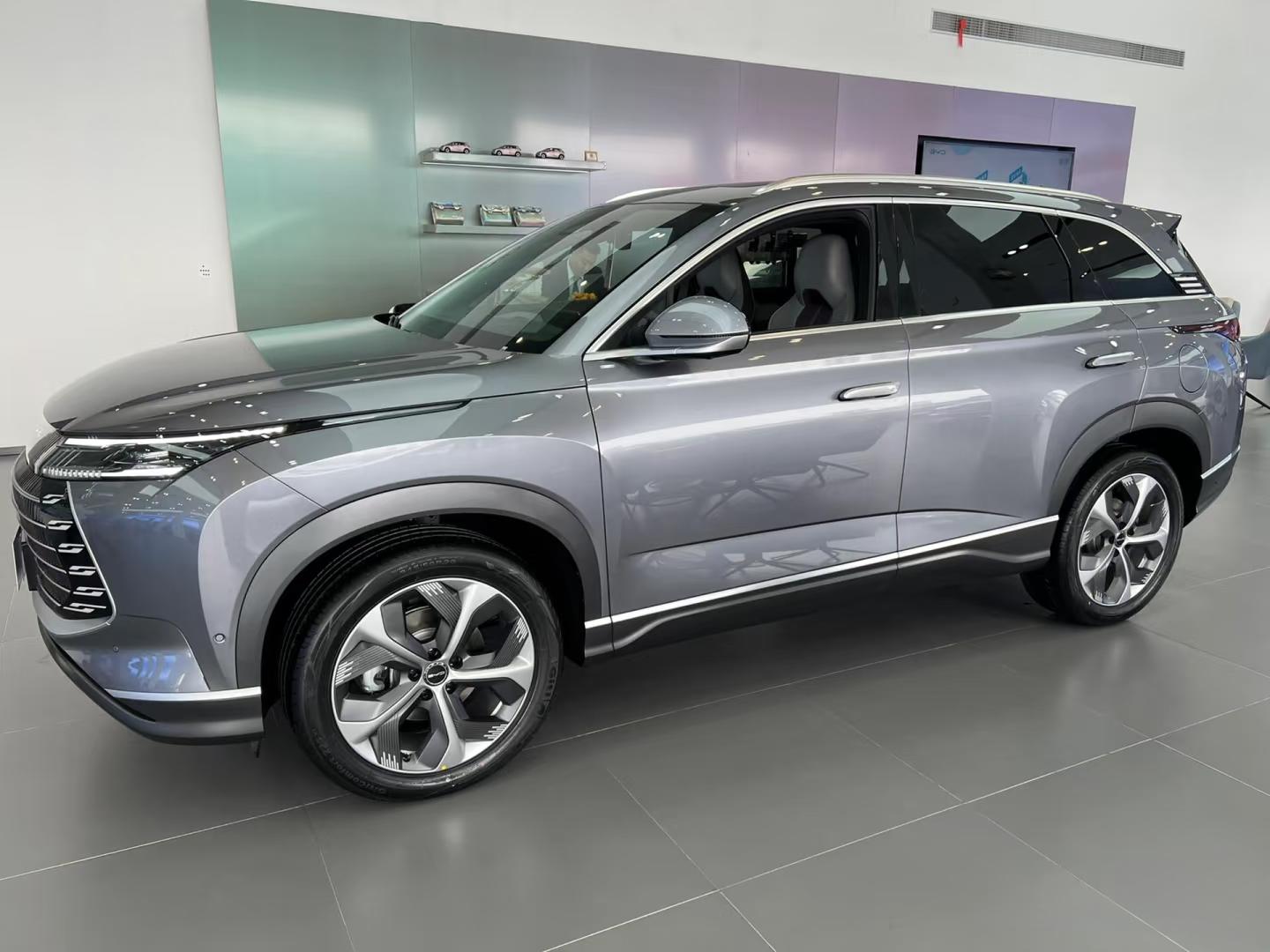 2025年最值得搶的SUV!五座擠爆?這三款大六座才是真香天花板