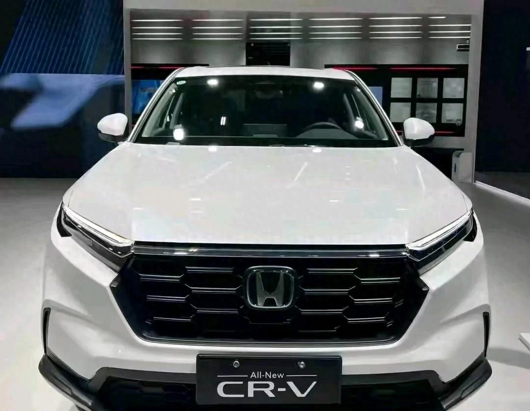 試駕12萬丐版本田CR-V,該省的不該省的都省了。網友:實用就好。