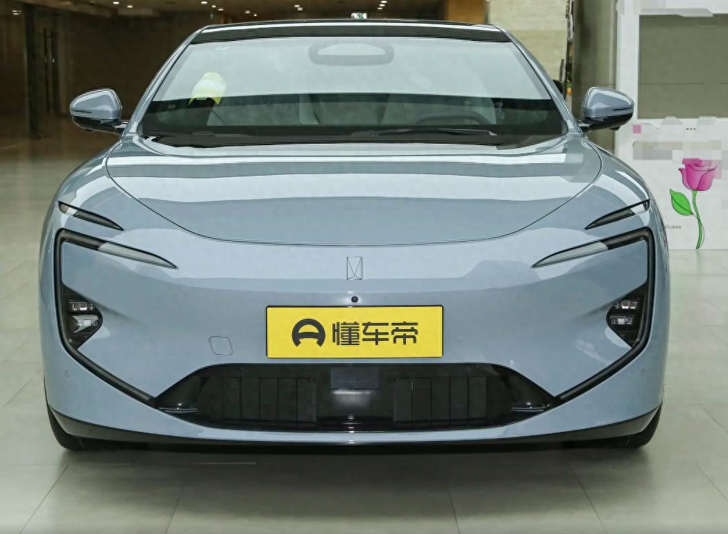 阿維塔12對比智界S7,哪款更勝一籌?看完配置你就知道了