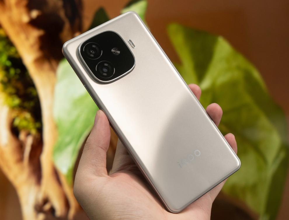 手機不用買太貴,中端機這六款“很香”!都是公認“高口碑”