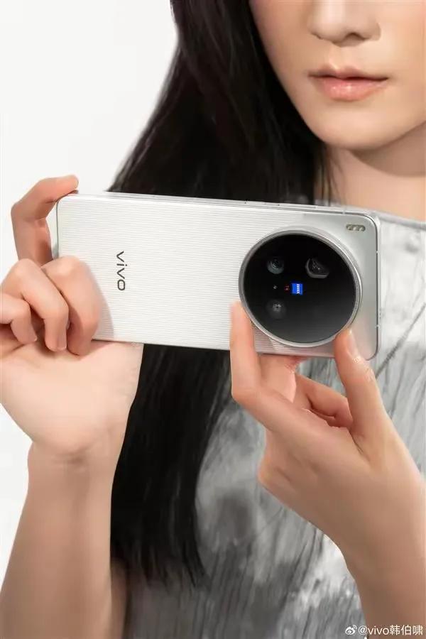 未發先火!vivo X200 Ultra真機曝光:影像滅霸or“板磚”爭議?