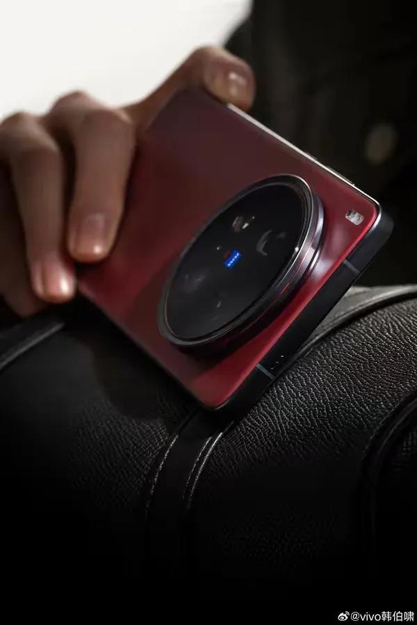 未發先火!vivo X200 Ultra真機曝光:影像滅霸or“板磚”爭議?