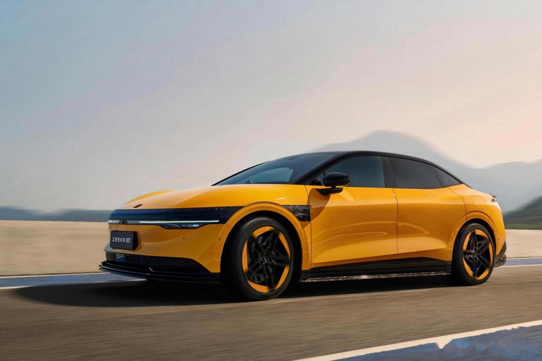 2025上海車展:純電轎車尺寸越小,技術就越先進?