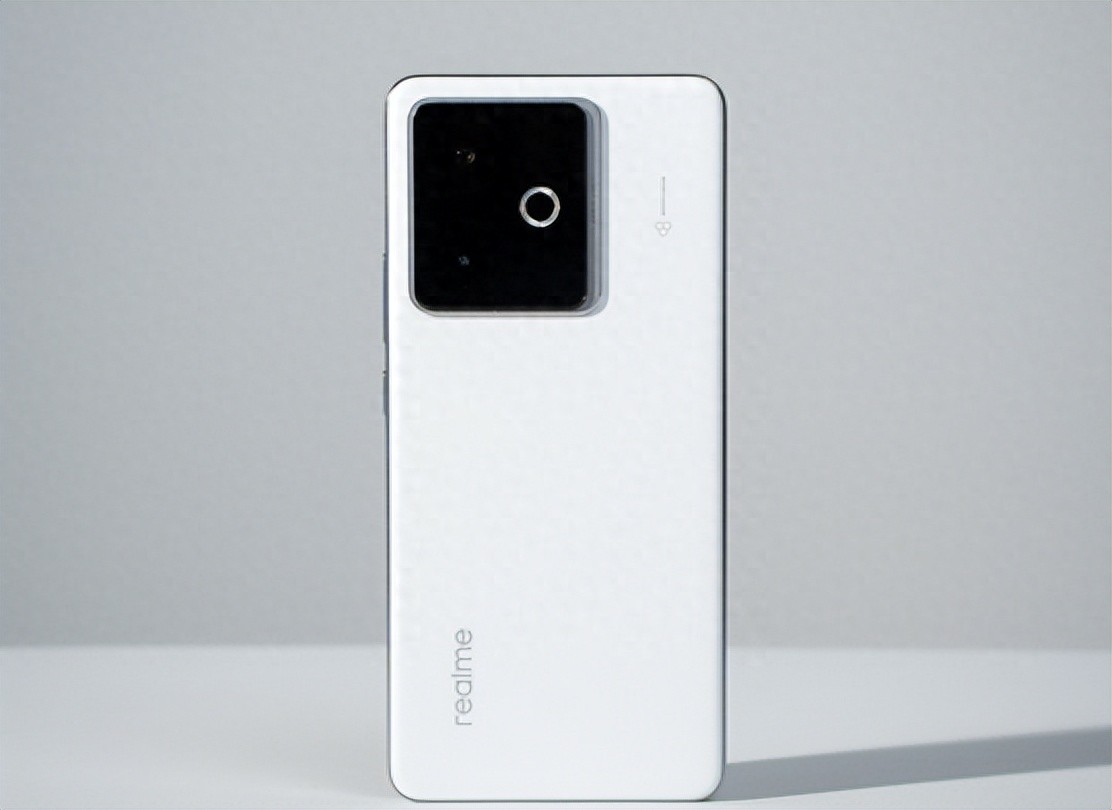 realme GT7 vs 一加13T:3000元檔\"神仙打架\",你選誰?