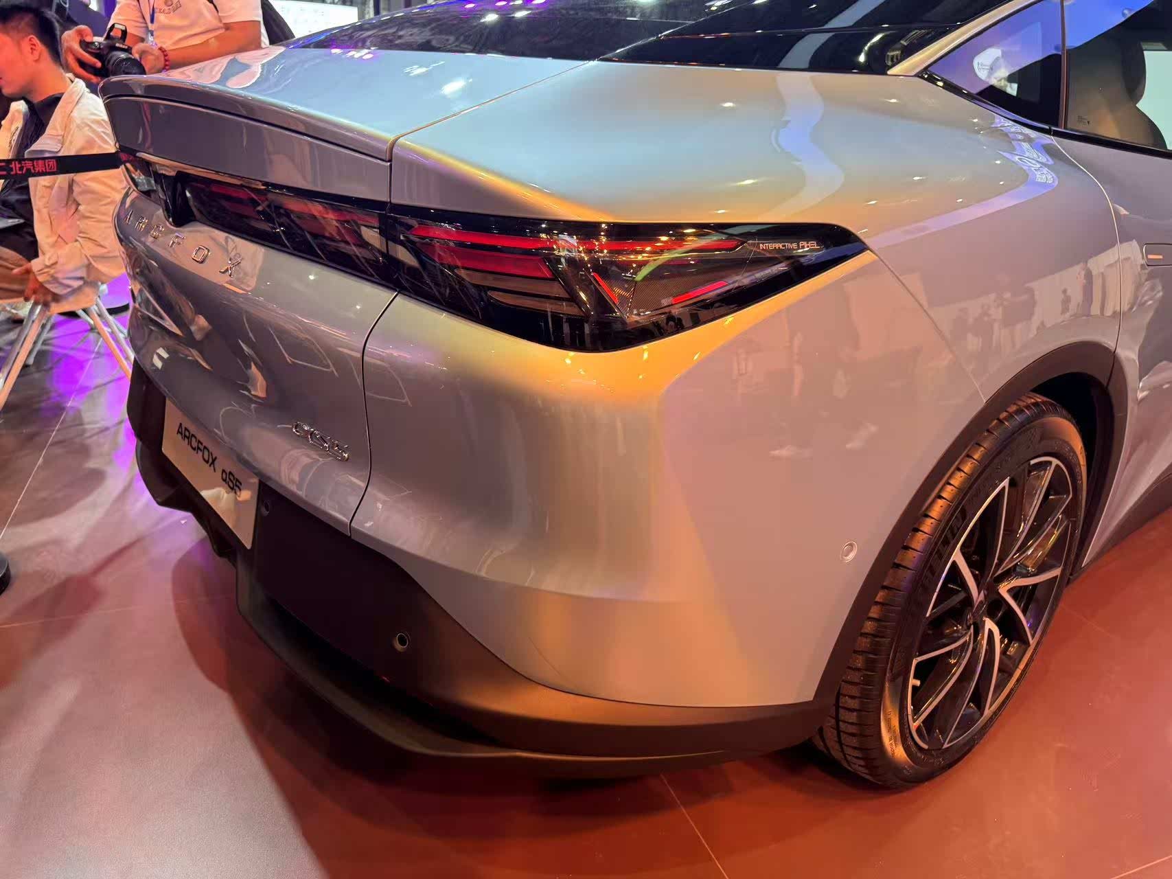 2025上海車展探館:新款極狐阿爾法S5實車,部分配置信息曝光