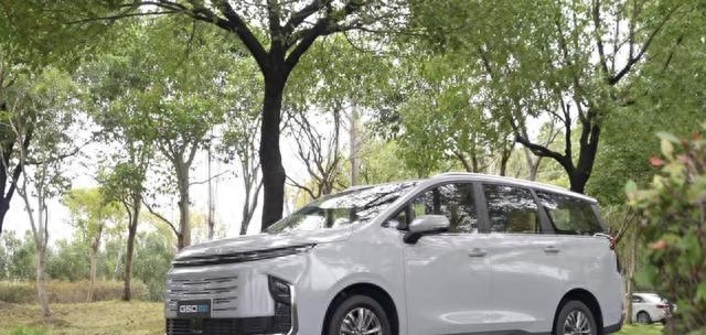 混動 MPV 油耗 5L 燃油 MPV 動力強 10-15 萬家庭出行選誰更香