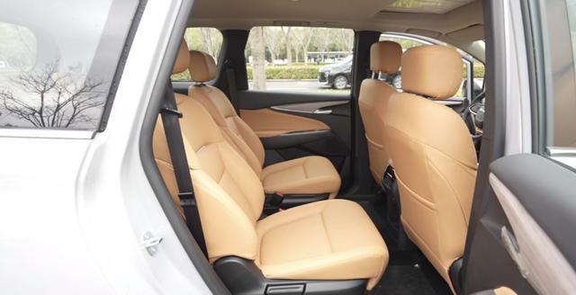 混動 MPV 油耗 5L 燃油 MPV 動力強 10-15 萬家庭出行選誰更香